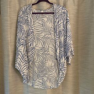 Mahina Kimono. White with blue floral print.
